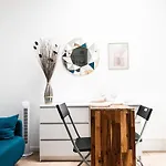 Small Functional & Quiet With Courtyard * ליל