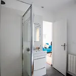 Small Functional & Quiet With Courtyard דירה ליל