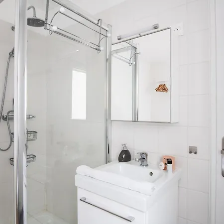 Small Functional & Quiet With Courtyard * Lila