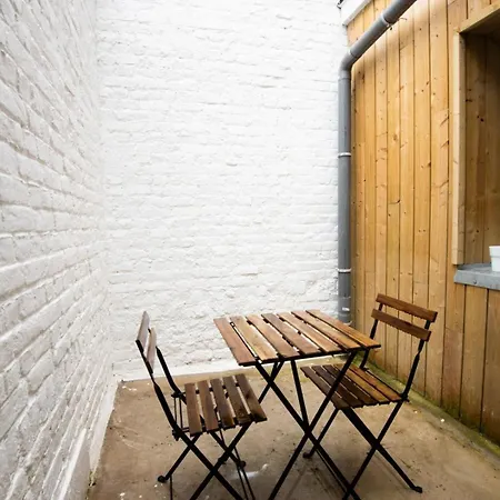 Small Functional & Quiet With Courtyard *