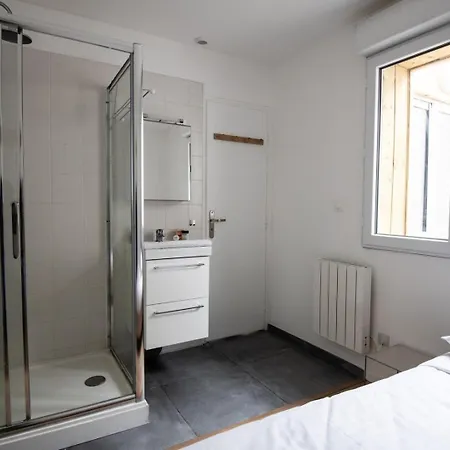 Small Functional & Quiet With Courtyard Apartamento *