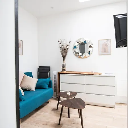 Small Functional & Quiet With Courtyard