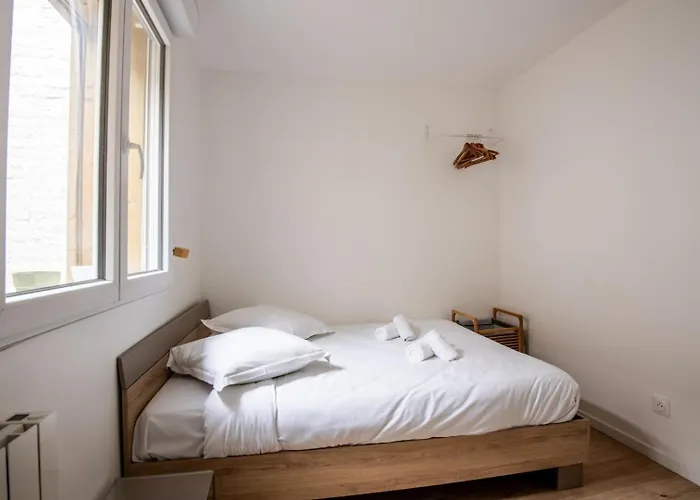 Апартаменты Small Functional & Quiet With Courtyard