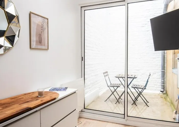 Апартаменты Small Functional & Quiet With Courtyard Лилль