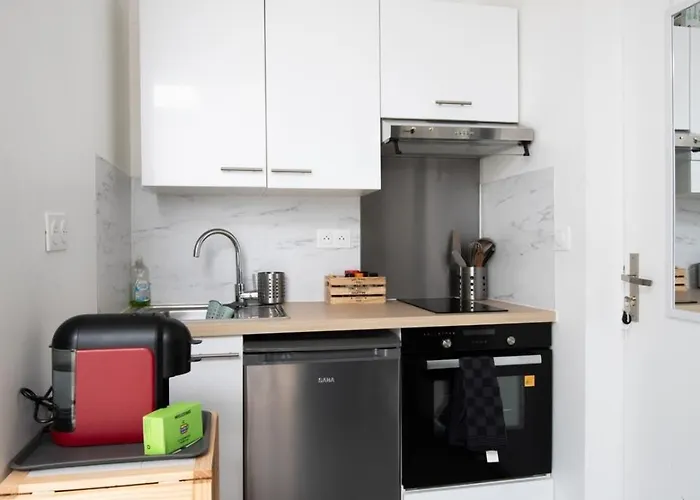 Апартаменты Small Functional & Quiet With Courtyard Лилль